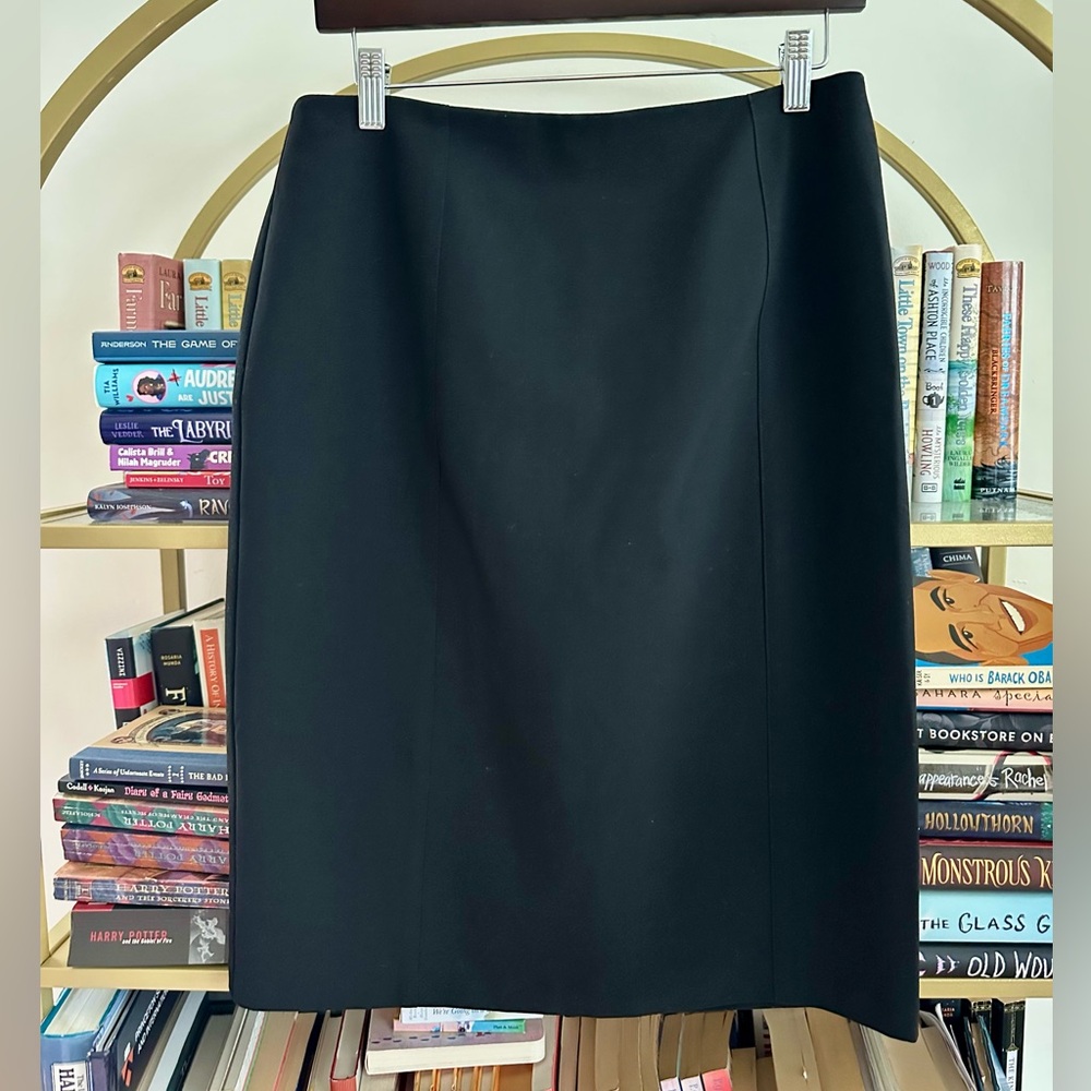 Hilton’s Black Fully Lined Office Skirt 🖤👗